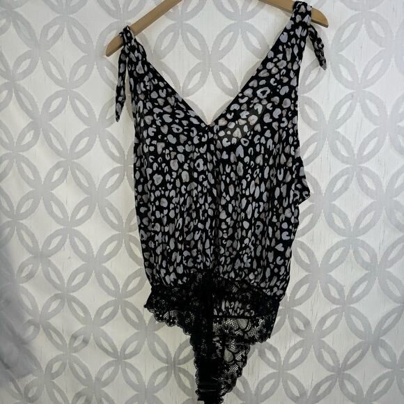 FREE PEOPLE  Bare It All Tank Bodysuit Black Animal Print Cowl Neck Size L NWT - Picture 8 of 10